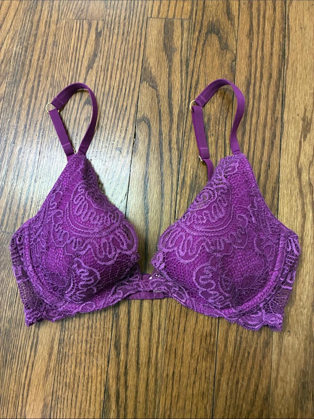 Vintage 2004 Victoria’s Secret very sexy purple Lace Bra size 34C